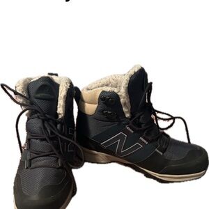 New Balance 1099 Womens SZ 7 Vibram Water Resistant Navy Boots WO1099NV